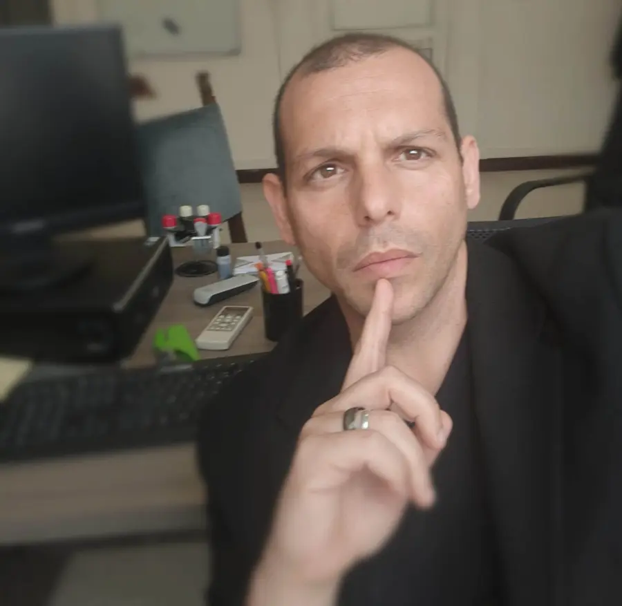 Milano ospita Christian Palladino: il poeta e autore de A Spasso col Cuore approda a Story Time su Radio Canale Italia