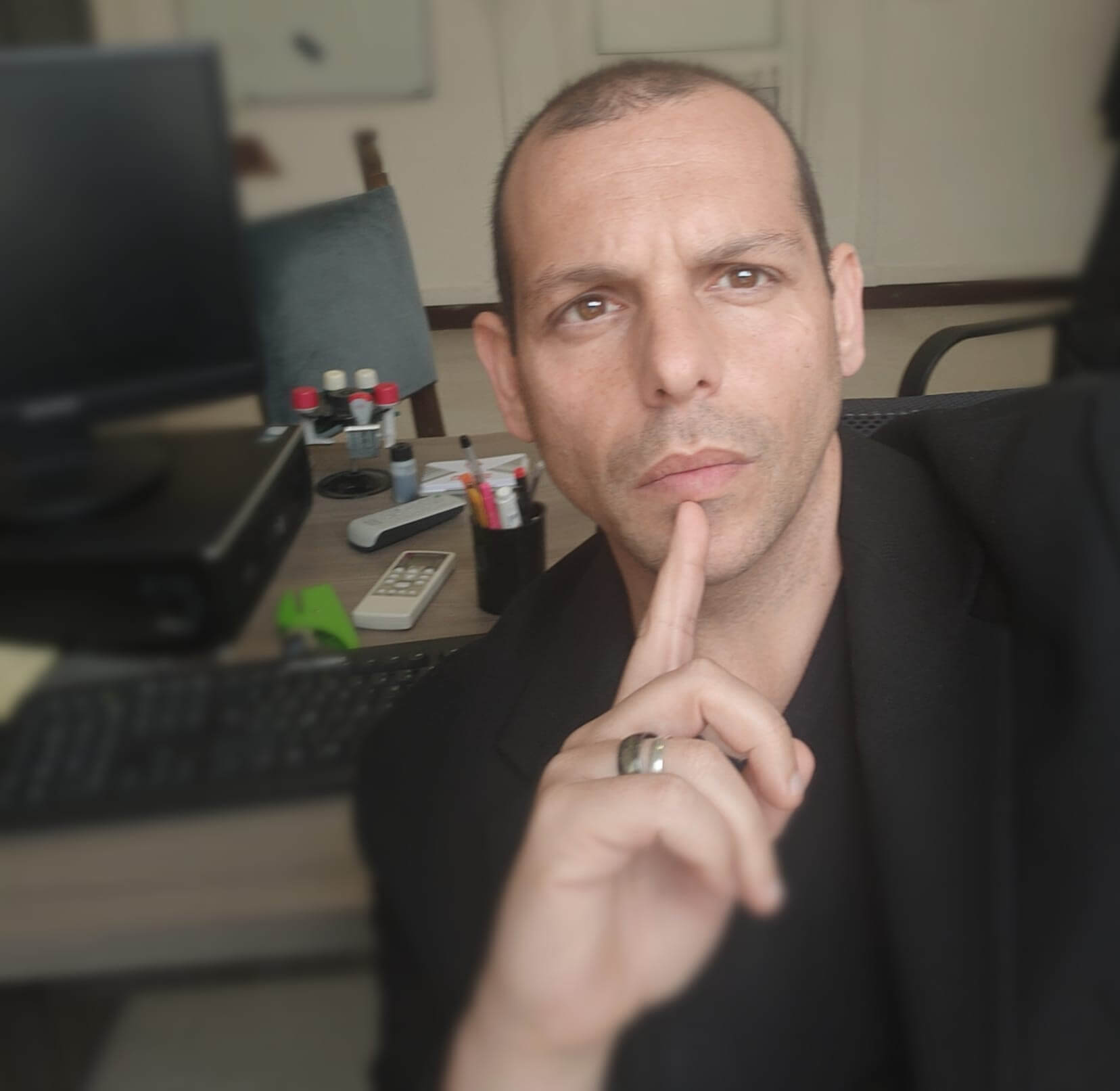 Milano ospita Christian Palladino: il poeta e autore de A Spasso col Cuore approda a Story Time su Radio Canale Italia