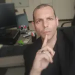 Milano ospita Christian Palladino: il poeta e autore de A Spasso col Cuore approda a Story Time su Radio Canale Italia